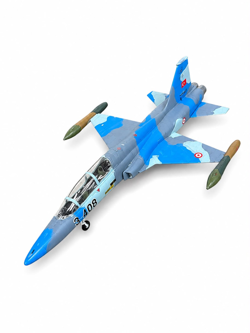 MONTAJLI + BOYALI F-5B AGRESSOR MAKET UCAK
