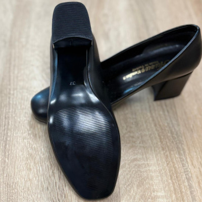 Siyah Hostes Topuklu Ayakkabı 4 Cm